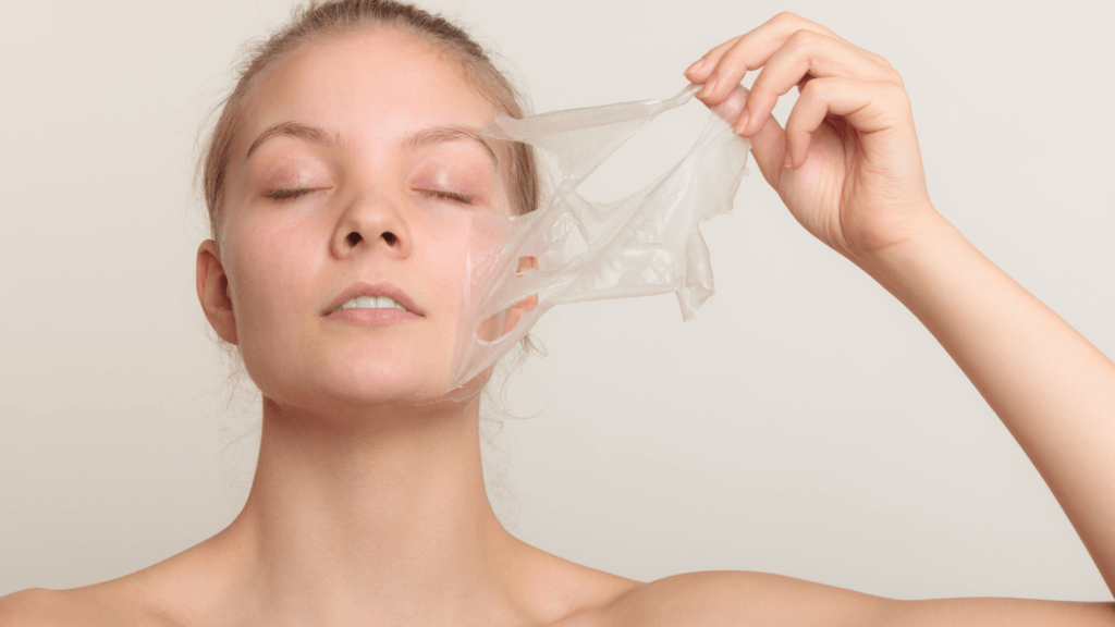 Mascarilla peel-off para exfoliar y renovar la piel del rostro Mascarilla peel-off para exfoliar y renovar la piel del rostro. mascarillas faciales